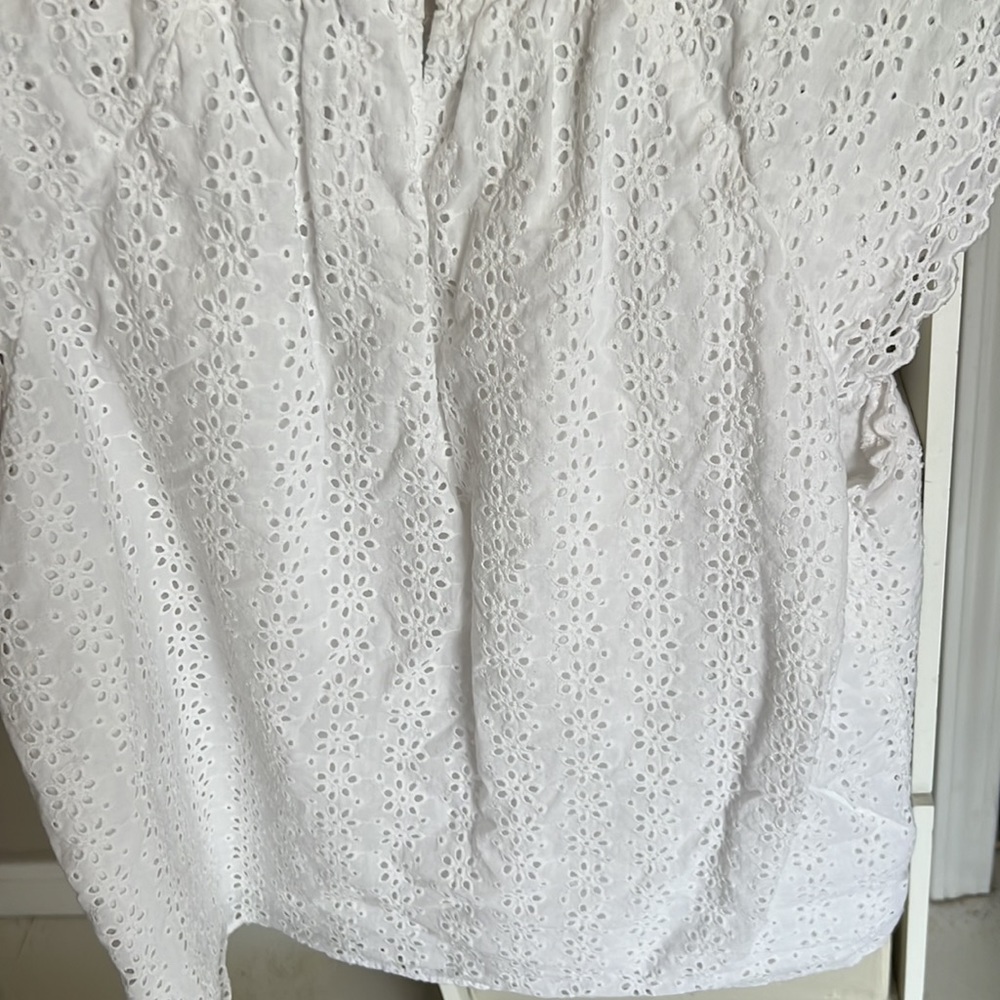 Loft white eyelet top. With a liner in it. - Picture 7 of 8